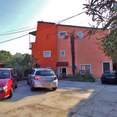 Skorup Apartment *